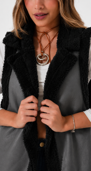 Alternative view of CHALECO GAMULAN