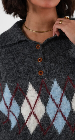 Alternative view of SUETER CUELLO ROMBO - A02