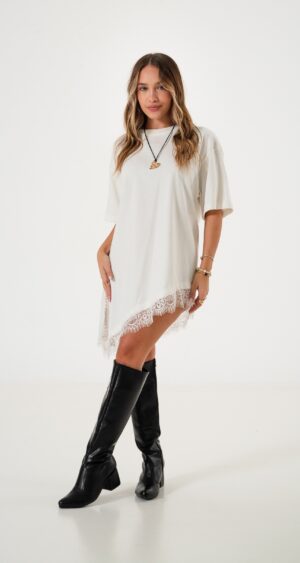 REMERA DESNIVEL CON PUNTILLA