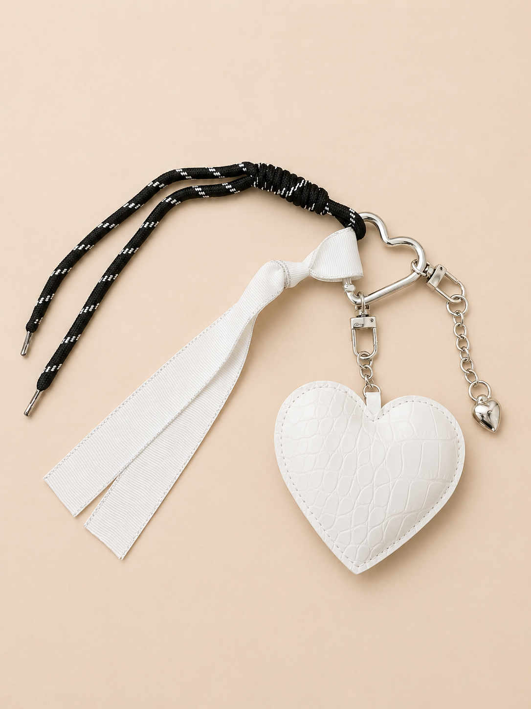 ACCESORIO PARA COLGANTE - CORAZON BLANCO